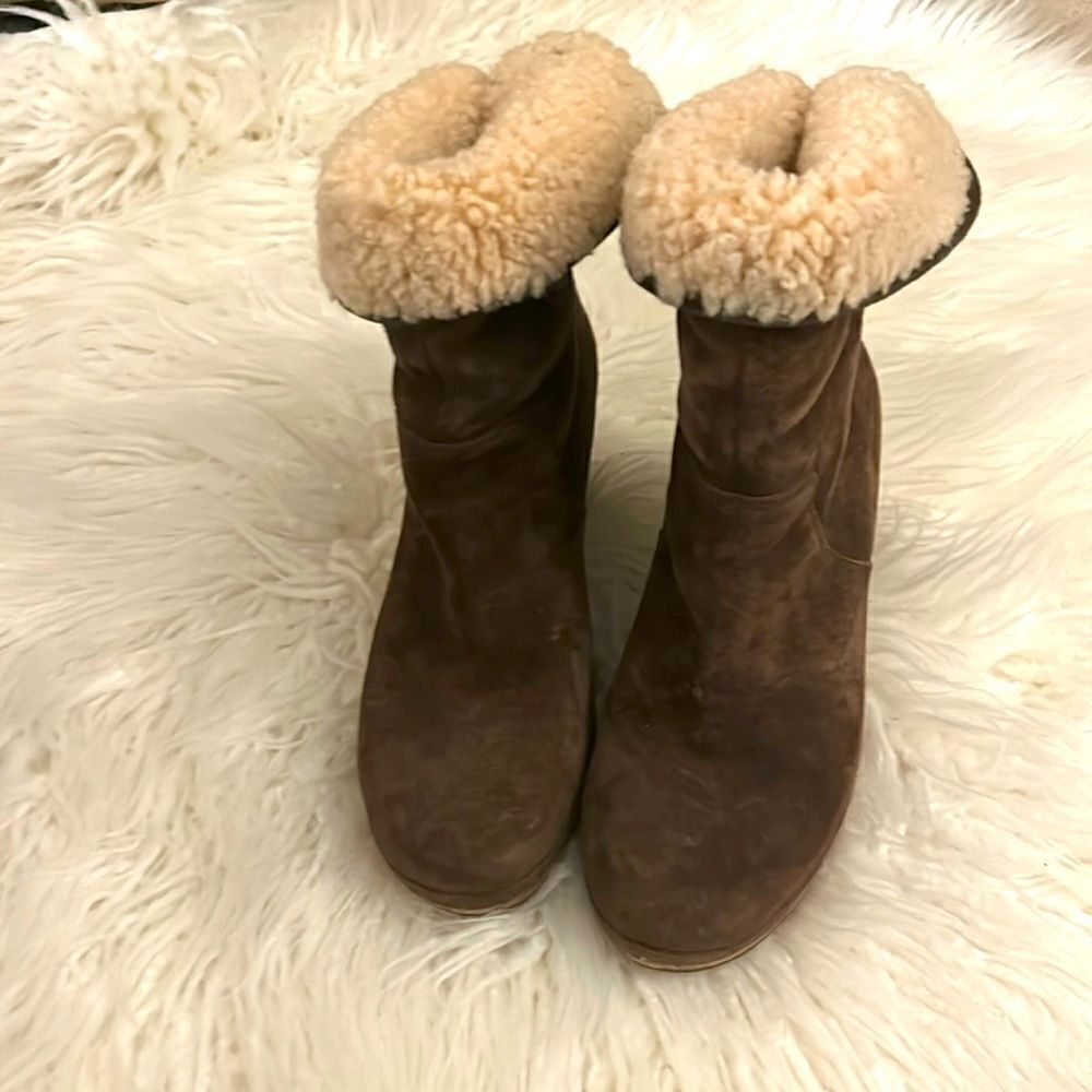 UGG Lynnea Brown Suede Sherpa Lined Clog Heel Wooden Sole Women's Boots 7